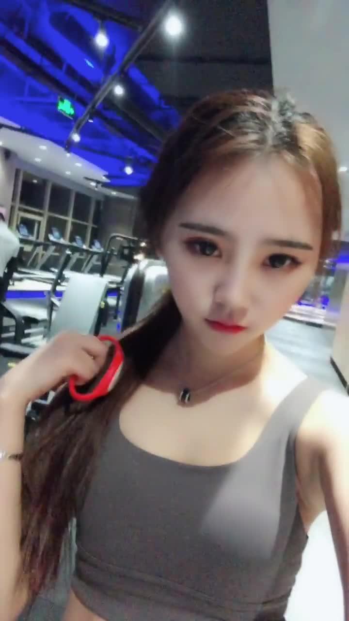 偷录国产美女自拍视频,揭秘国产美女隐私泄露之谜