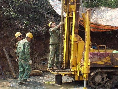 国产岩石钻井现场视频,高效作业与技术创新的完美融合