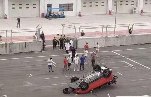 新疆国产车翻车视频,揭秘事故原因与安全警示