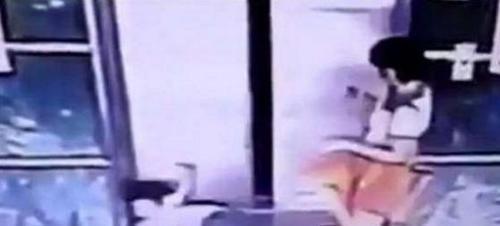 国产女王踢踩小刚的视频  第3张