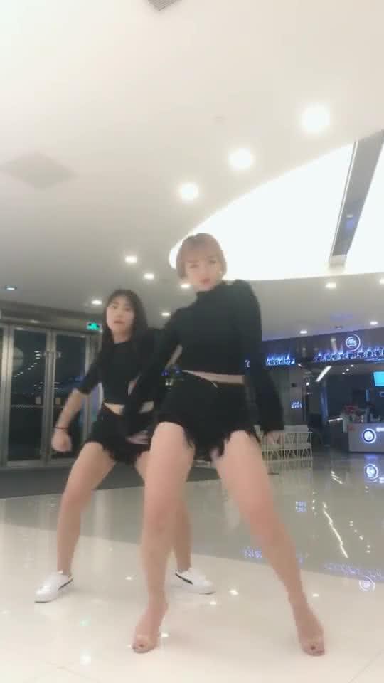 国产c字裤表演视频,时尚潮流与创意融合的视觉盛宴  第3张